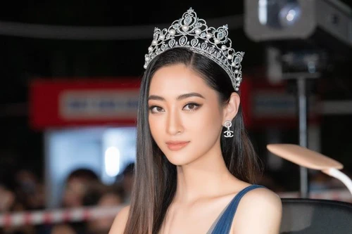 Lương Thuỳ Linh đeo vương miện 3 tỉ đi tìm người kế nhiệm