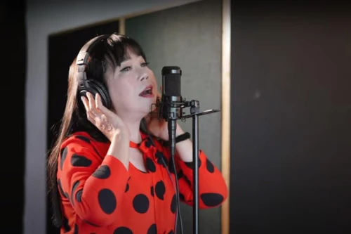 Ca sĩ Ánh Tuyết hát về tấm lòng người dân miền Trung gửi miền Nam 