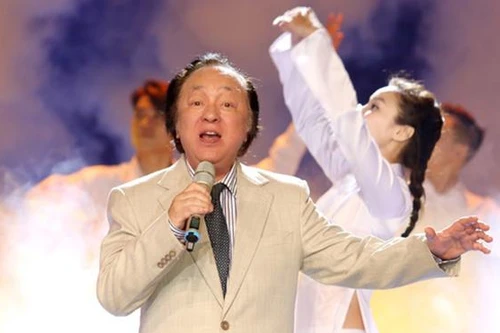 NSND Quốc Hưng xúc động nhớ về NSND Trung Kiên: "Thầy đã lỗi hẹn với đêm nhạc của chính mình!"