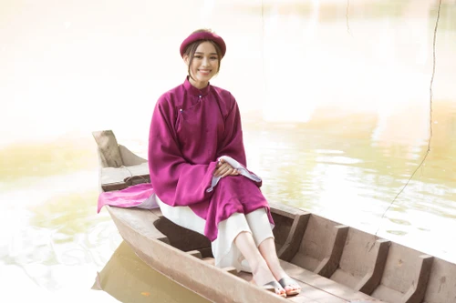 Hoa hậu Đỗ Thị Hà gây ấn tượng với khả năng nói tiếng Anh lưu loát