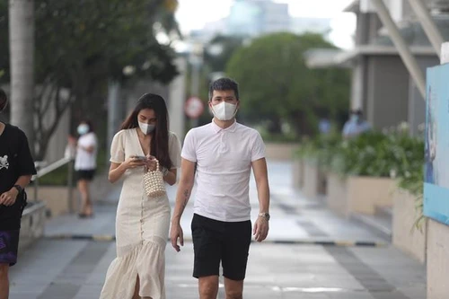 Vợ chồng Thủy Tiên in sao kê, tuyên bố khởi kiện người vu khống, bôi nhọ danh dự