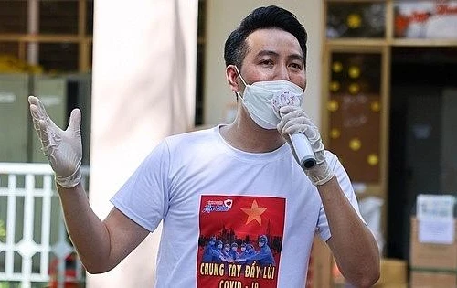 Ca sĩ Phi Hùng sáng tác ca khúc động viên tinh thần chống dịch Covid-19