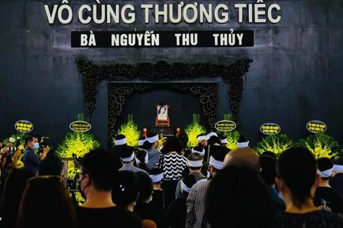 Xúc động khoảnh khắc tiễn biệt Hoa hậu Thu Thủy 