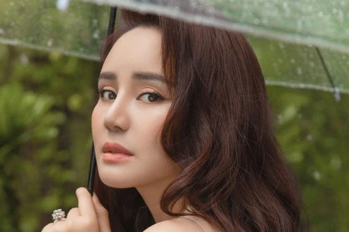 Ca sĩ Vy Oanh khởi kiện Hoa hậu Thu Hoài