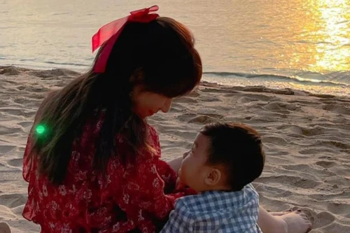 Hòa Minzy đính chính tin đồn không đúng