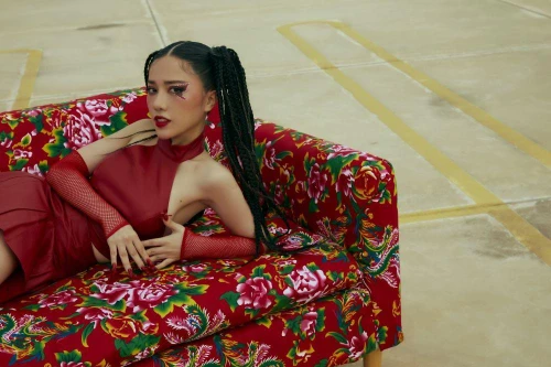 Phùng Khánh Linh đưa làn điệu Quan họ vào MV Pop Dance