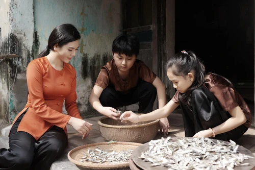 Lương Nguyệt Anh làm MV 12 phút nói về tình mẫu tử