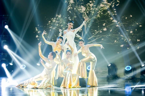 Á hậu Kiều Loan đưa bài thơ của Mãn Giác thiền sư vào nhạc Rap