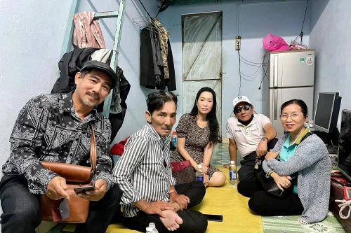 Nghệ sĩ Thương Tín: "Mình khổ rồi mà còn đi xe hơi thì kỳ lắm!"