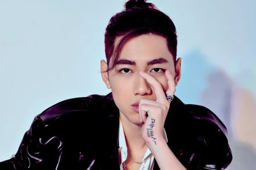 Nghệ sĩ Việt đầu tiên hợp tác với hãng phát hành nhạc hàng đầu thế giới 