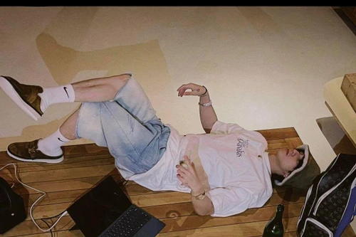 Kiên định im lặng trước “scandal”, Sơn Tùng âm thầm làm MV mới