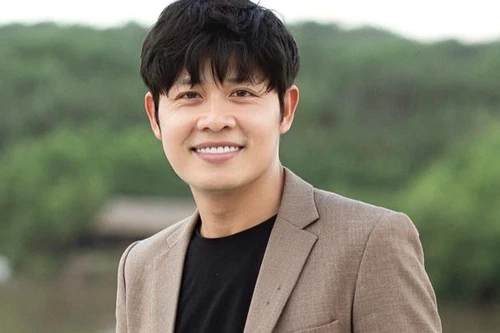 Nhạc sĩ Nguyễn Văn Chung gây “sốt” với “Bài ca khu cách ly”