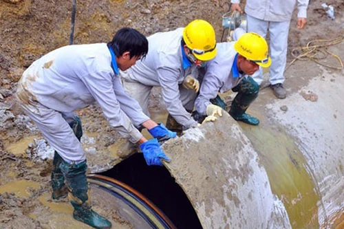 Đường ống nước sạch sông Đà lại gặp sự cố, hàng vạn gia đình bị cắt nước sạch