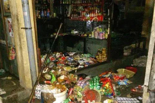 Tiểu thương hoảng loạn vì cháy chợ trung tâm huyện Đức Phổ