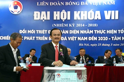 Khi các "ông bầu" rút lui...