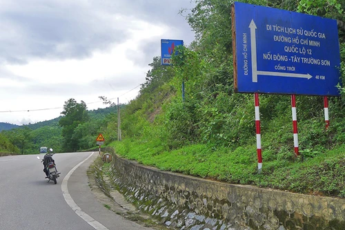 Qua đèo Đá Đẽo