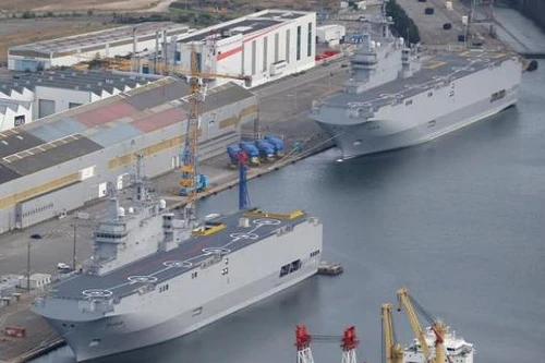 Tàu sân bay chở trực thăng Mistral đầu tiên cập cảng Ai Cập