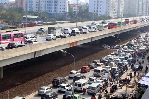 Cửa ngõ thủ đô kẹt xe kéo dài hàng cây số