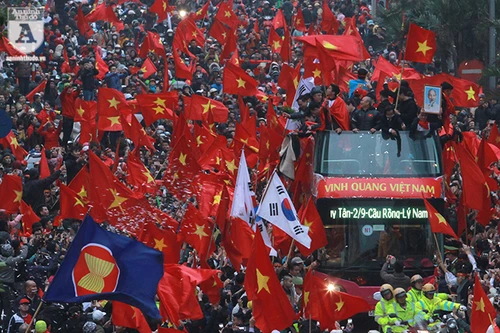 Biển người chào đón những người hùng U23 Việt Nam ở Hà Nội