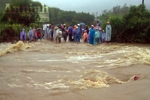 Quảng Ngãi: Mưa lớn kéo dài, cuốn trôi một công nhân thủy điện