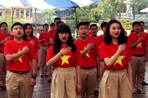 Học sinh Thủ đô thi hát Quốc ca