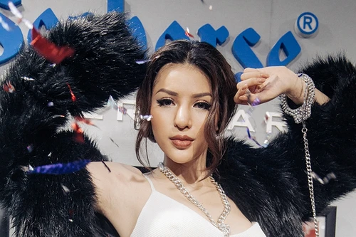 Trở về từ "Hoa hậu Siêu quốc gia", Khả Trang xuất hiện đầy "bốc lửa" 