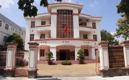 Vi phạm những điều đảng viên không được làm, Phó Giám đốc Sở Công Thương bị cảnh cáo