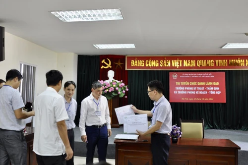 Thi tuyển lãnh đạo - Bước đột phá không dễ đi (5): Mở rộng thi tuyển, sẽ chấm dứt thời “hậu duệ, quan hệ, tiền tệ”