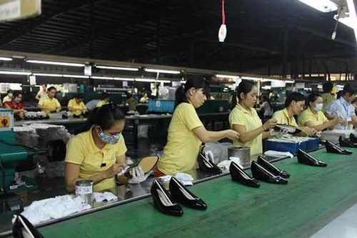 Hãy thể hiện lòng yêu nước một cách ôn hòa