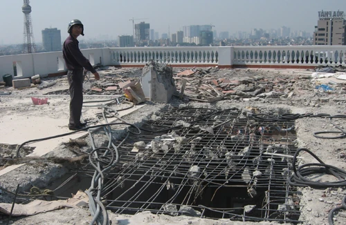 Cắt ngọn xong 3 tầng vượt phép tại 19 Triệu Việt Vương