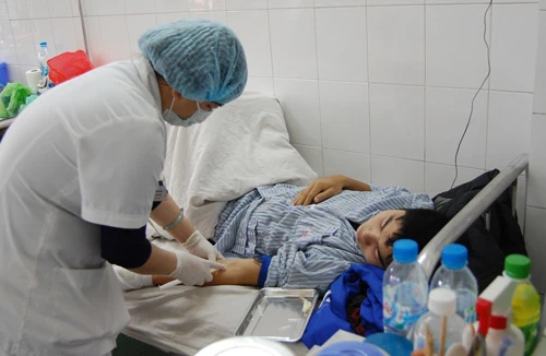 Hà Nội đề xuất tăng viện phí kịch khung