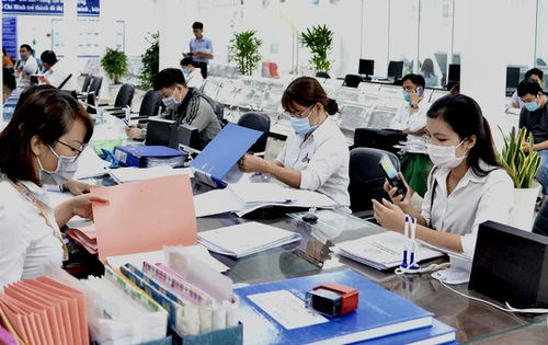 Khắc phục tình trạng cán bộ, công chức nghỉ việc, thôi việc: Triển khai cải cách tiền lương vào thời điểm phù hợp