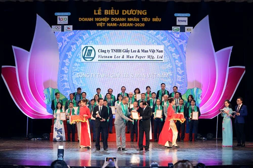 Công ty TNHH Giấy Lee & Man nhận giải thưởng "Doanh nghiệp tiêu biểu ASEAN"