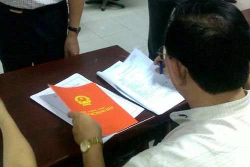 Trưởng Phòng Tài nguyên và Môi trường Thị xã Sơn Tây bị đình chỉ sinh hoạt cấp ủy