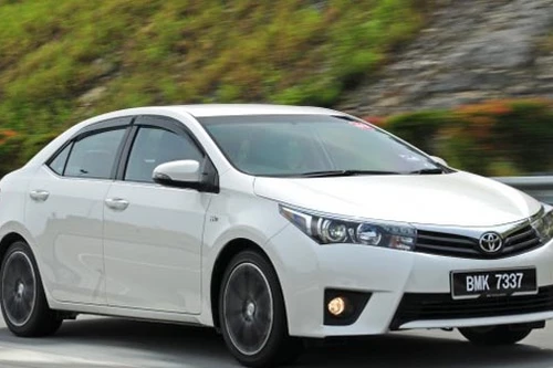 Mua Corolla Altis, được bảo hiểm miễn phí