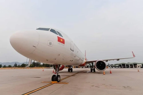 Hai tàu bay va chạm làm gãy đầu mút cánh tại sân bay Nội Bài