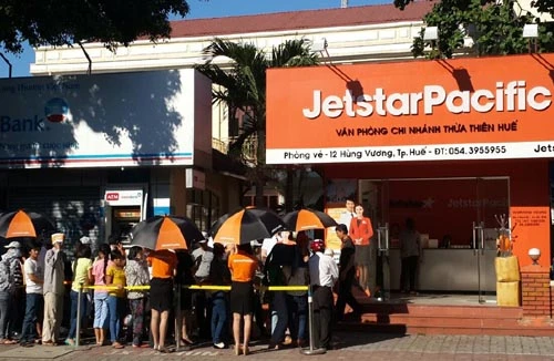 Jetstar Pacific bay chuyến đầu tiên TP HCM - Huế