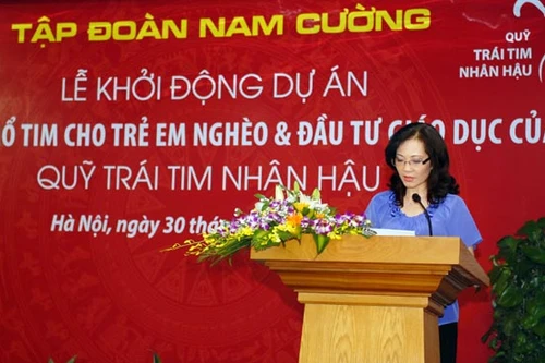 Ủng hộ 200 triệu đồng tiếp sức ngư dân bám biển