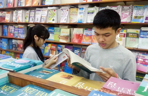 Các chuyên gia giáo dục lắc đầu kêu... đắt (!?)