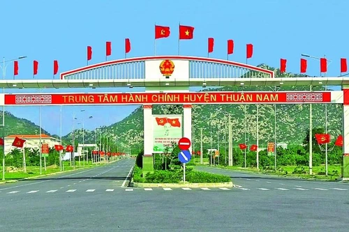 Dùng bằng tốt nghiệp THPT không hợp pháp để được đề bạt, huyện uỷ viên bị cách chức