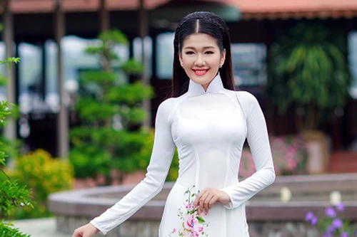Á khôi "Người đẹp xứ Dừa" Xuân An rạng ngời với áo dài