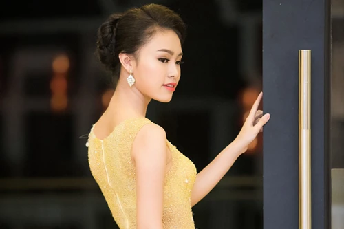 "Cô gái vàng" Hoa hậu Việt Nam ngày càng "lột xác" quyến rũ