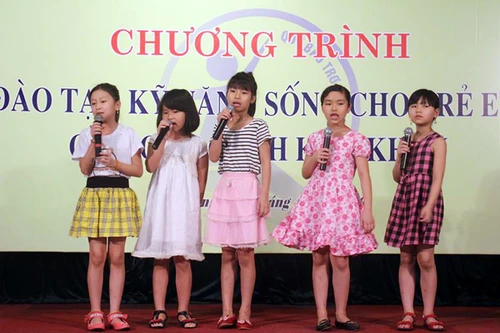 Đào tạo kỹ năng sống cho trẻ em nghèo hiếu học