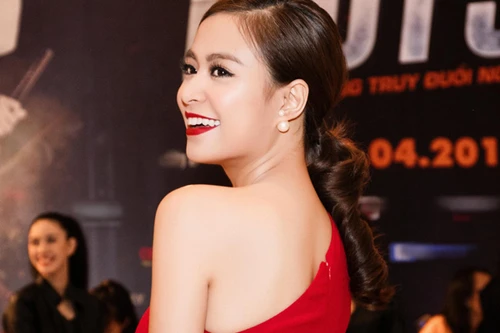 Hoàng Thuỳ Linh gợi cảm bên Vĩnh Thuỵ trong buổi ra mắt "Truy sát"