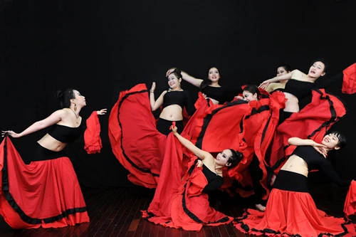 Vũ đoàn bellydance "nóng" trước giờ đến Festival Huế 2016