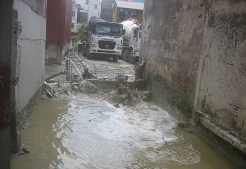 Trạm trộn bê-tông bẩn thỉu tại Vĩnh Tuy