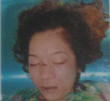 Phát hiện tử thi nữ trên triền đê