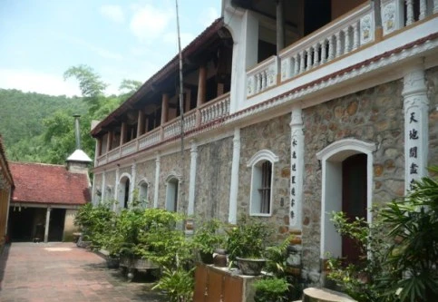 “Phớt lờ” camera, trộm vào chùa khoắng cổ vật bạc tỷ