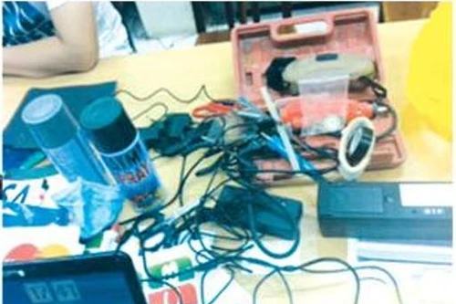 Táo tợn lắp thiết bị đánh cắp thông tin, làm giả thẻ ATM