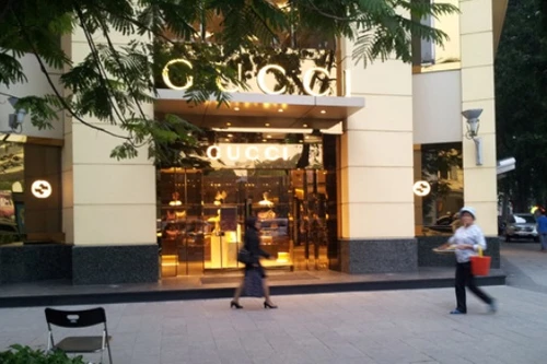 Chưa phát hiện dấu hiệu vi phạm tại cửa hàng “Gucci”, phố Lý Thái Tổ
